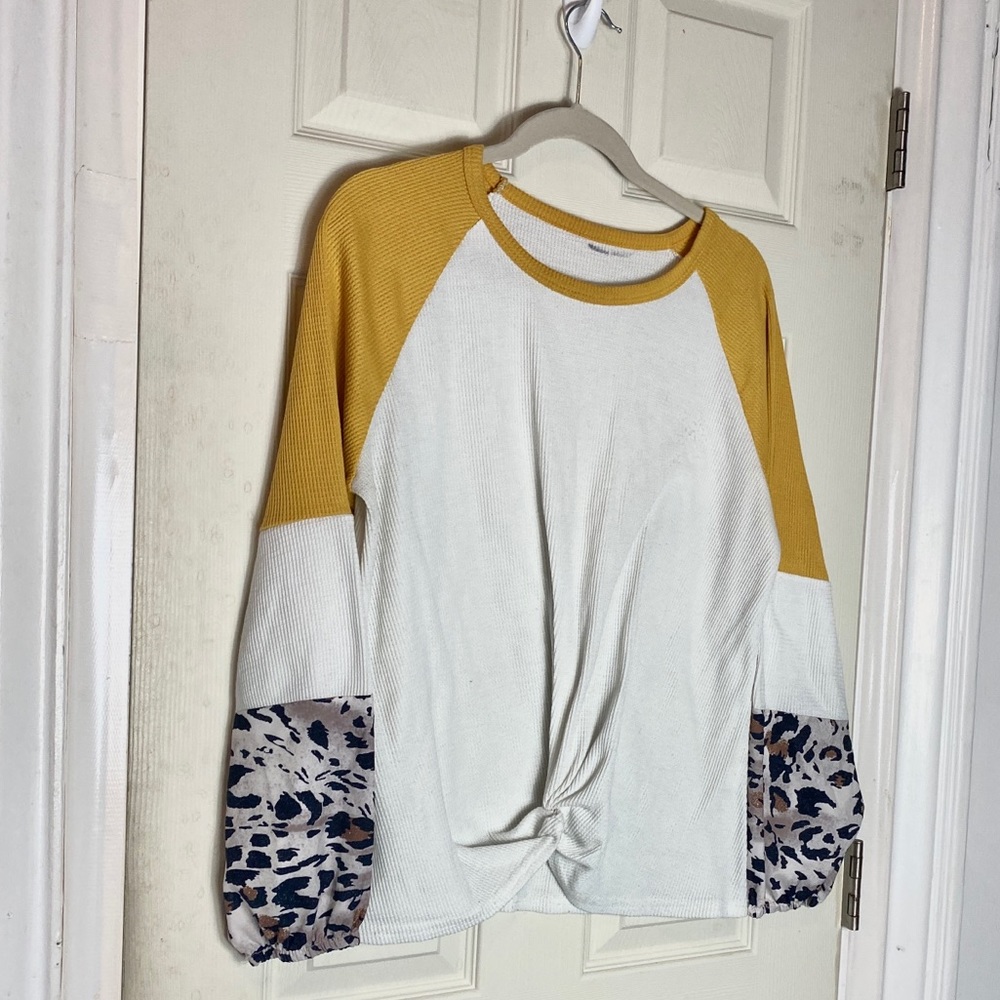 Top bell sleeves oversized fit M trendy euc